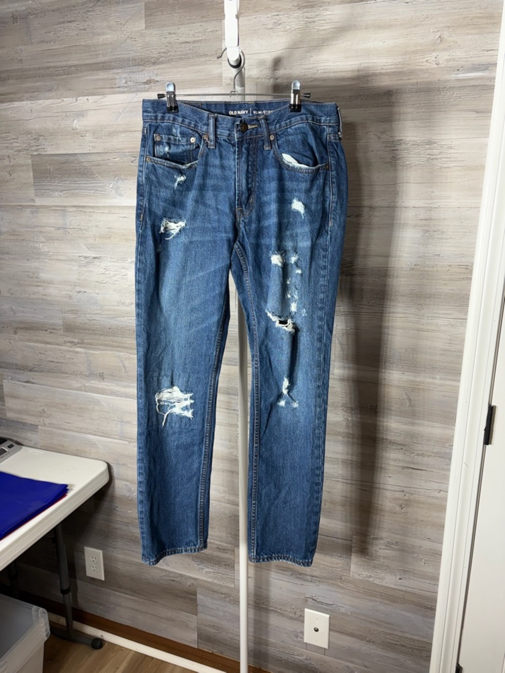 Old Navy Men's Medium Blue Distressed Straight Jeans 1898